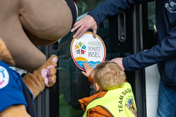 Kinderschutzinsel Transport